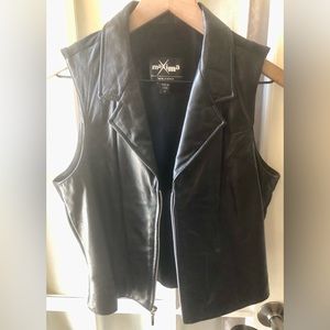 Wilson’s Maxima women’s sleeveless front leather vest with zipper in medium